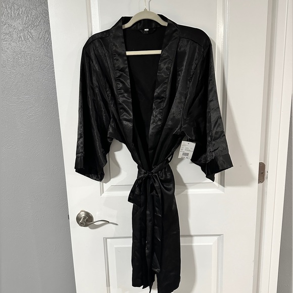 NWT David’s Bridal Mrs. Satin Robe - Picture 2 of 9